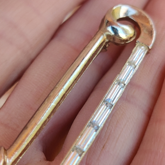 Vintage baguette safety pin brooch - Picture 9 of 11